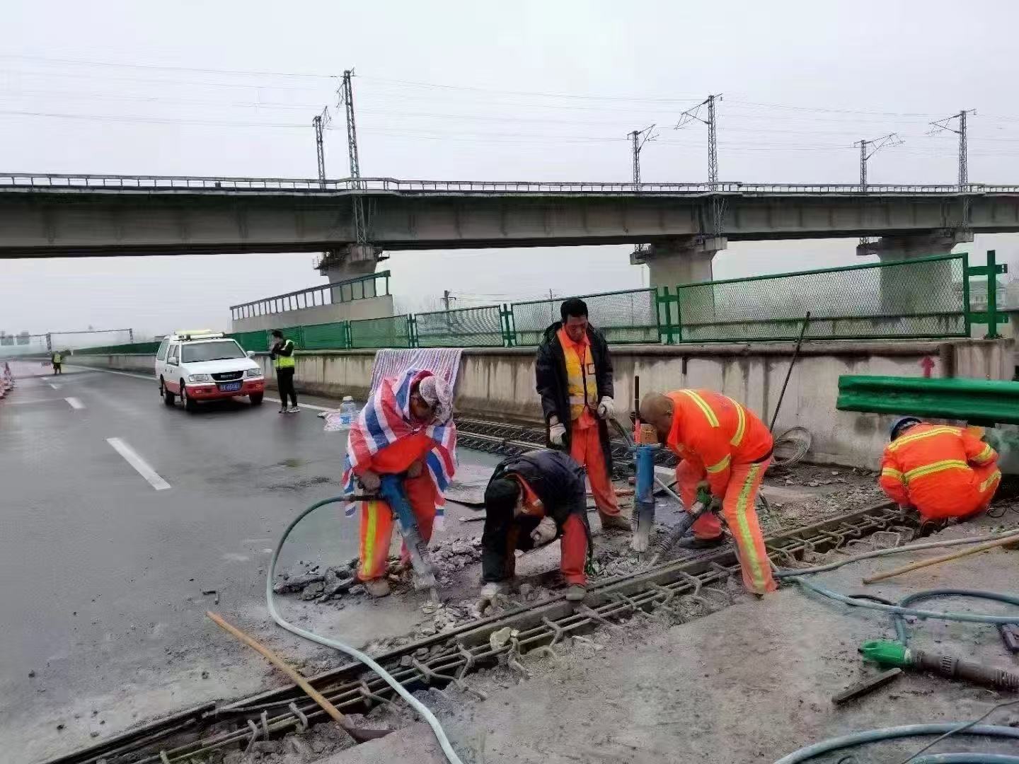 无极桥梁伸缩缝抢修料
